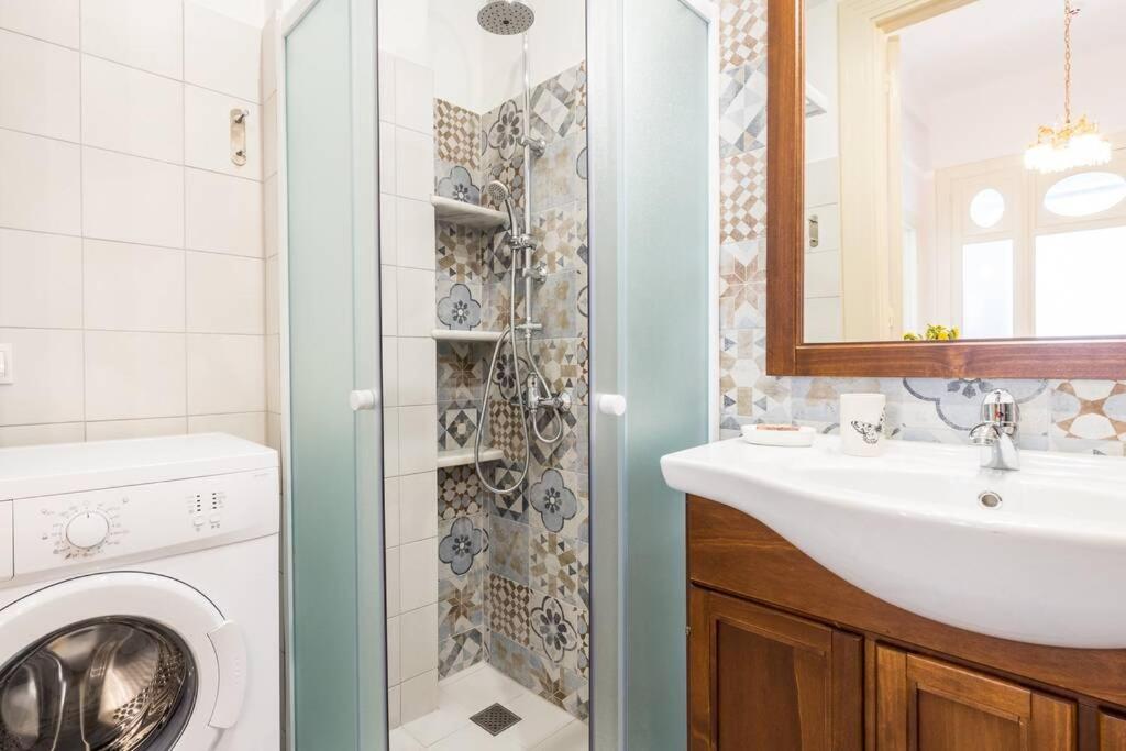 Neoclassical Flat With 2 Bedrooms In Pireus Eksteriør bilde