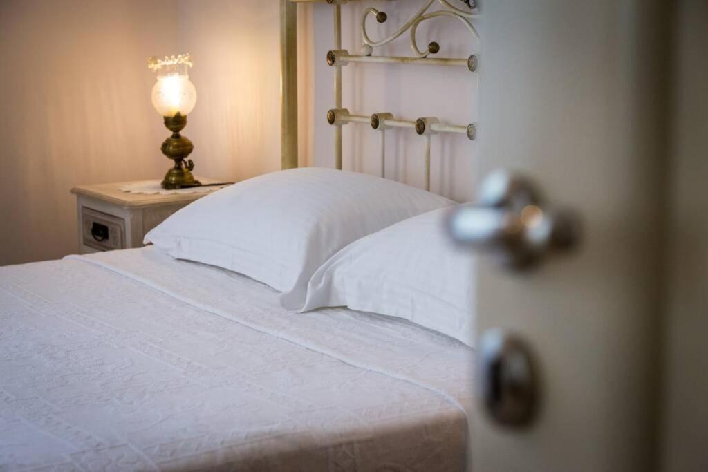 Neoclassical Flat With 2 Bedrooms In Pireus Eksteriør bilde