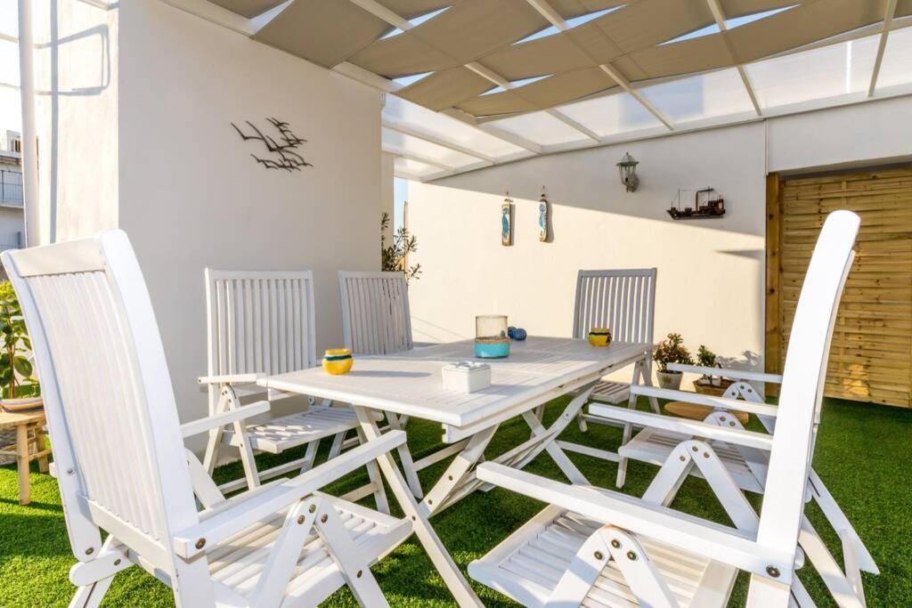 Neoclassical Flat With 2 Bedrooms In Pireus Eksteriør bilde