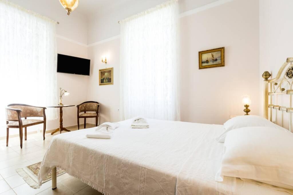 Neoclassical Flat With 2 Bedrooms In Pireus Eksteriør bilde