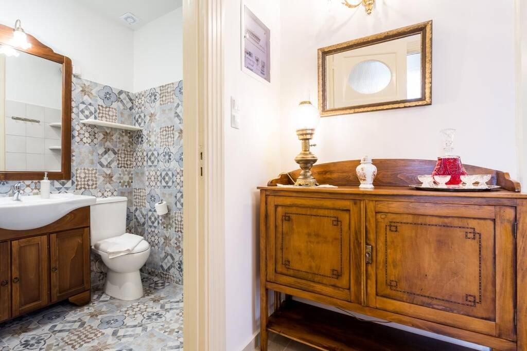 Neoclassical Flat With 2 Bedrooms In Pireus Eksteriør bilde