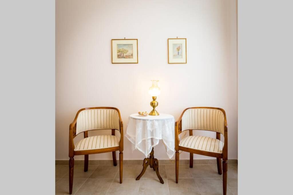 Neoclassical Flat With 2 Bedrooms In Pireus Eksteriør bilde
