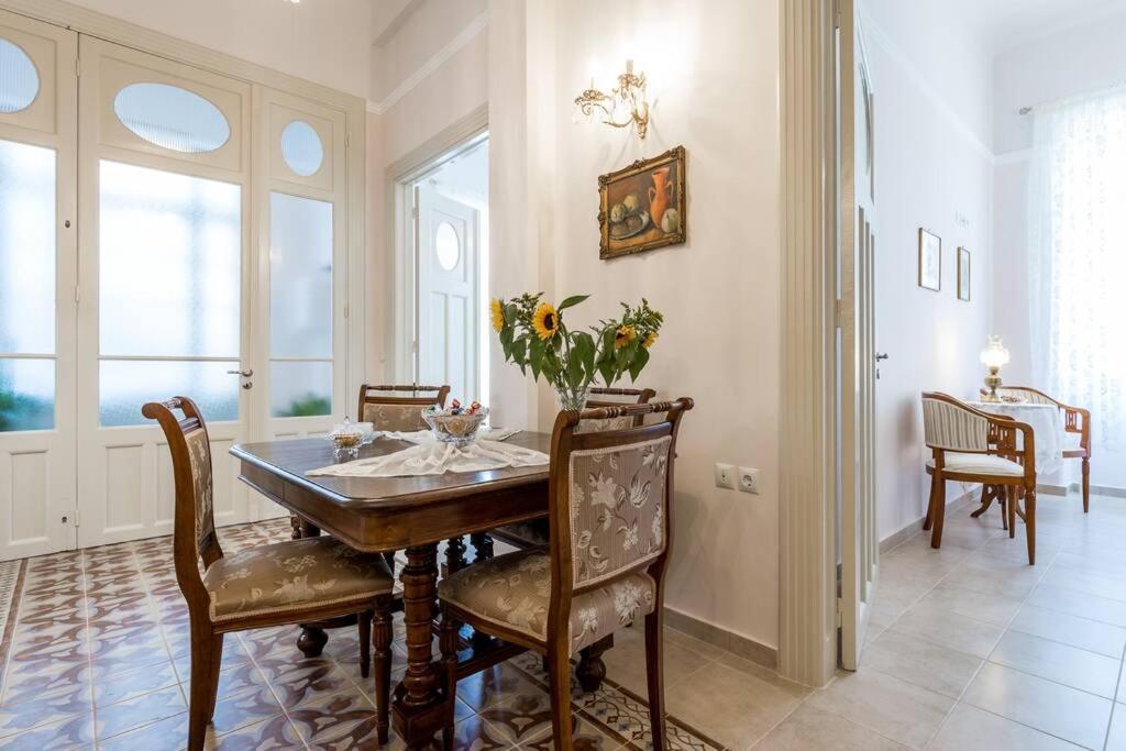 Neoclassical Flat With 2 Bedrooms In Pireus Eksteriør bilde