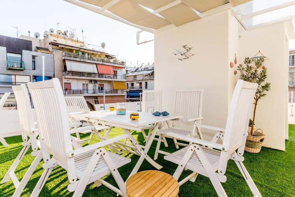 Neoclassical Flat With 2 Bedrooms In Pireus Eksteriør bilde